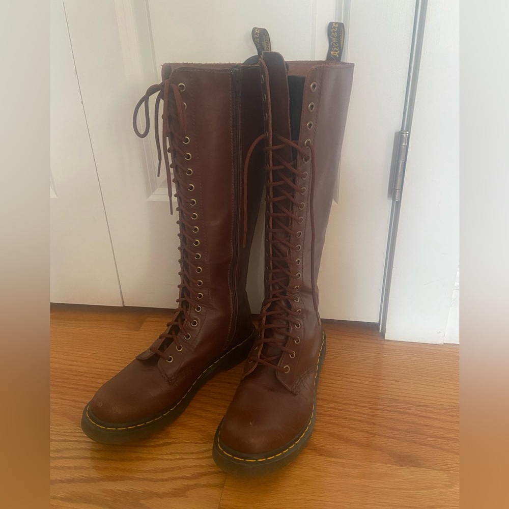 Doc Martens Tall chocolate brown leather boots US size9L UK size7 EU size41